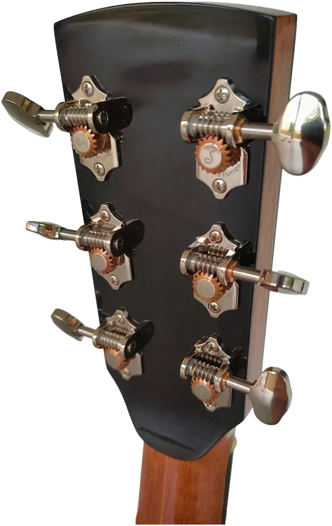 Dettaglio meccaniche Gotoh 510 dorate su paletta della chitarra Corsalini Grand Auditorium Standard Short Scale