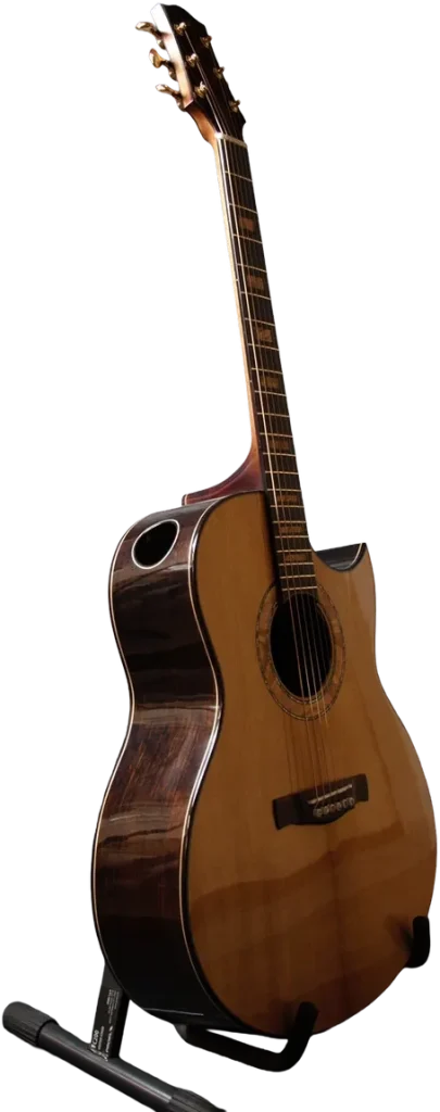 Vista laterale di una chitarra Corsalini Grand Auditorium con Soundport sulla fascia e spalla mancante.